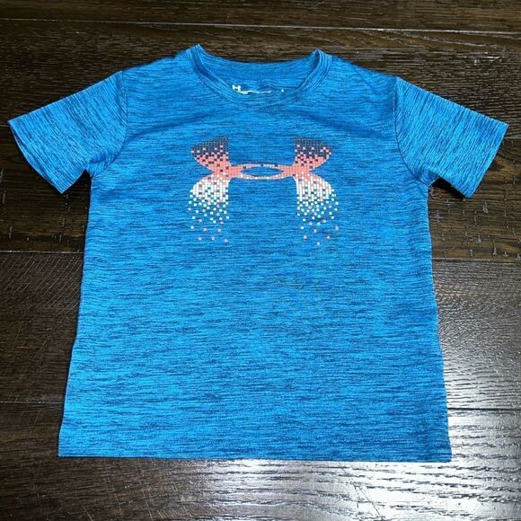 Size 4 under Armour shirt. - Picture 1 of 3